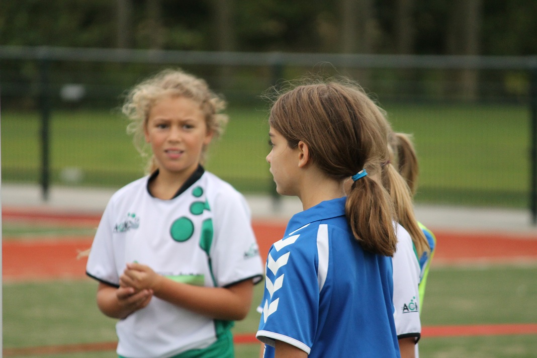 Oefenwedstrijd E2 Almkerk 053.JPG